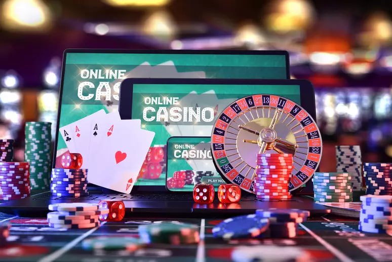 Filipino players enjoying rh365 online gaming platform on mobile devices